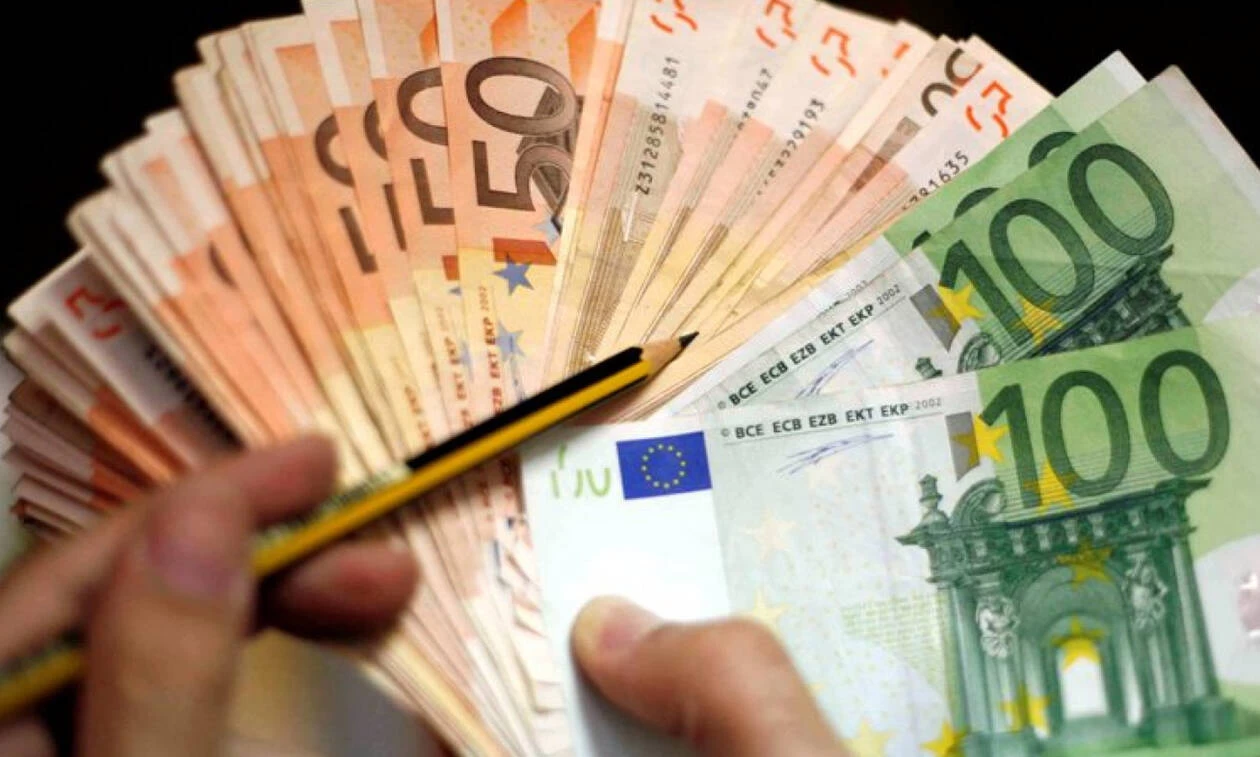 Δείτε ποια επιδόματα θα συμπαρασύρει η αύξηση του κατώτατου μισθού